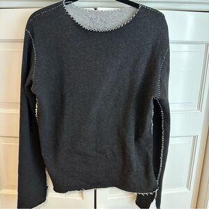 MADE ON GRAND BLACK SWEATER W MAPLE LEAF APPLIQUÉ AND EXPOSED STITCHING SZ LARGE